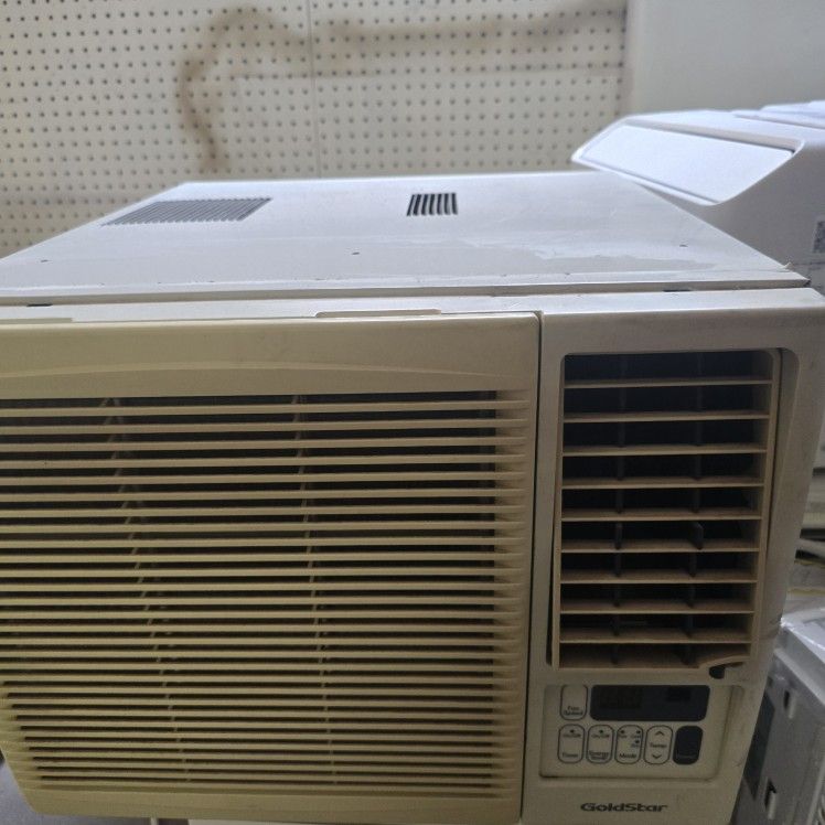 8000 Btu Ac Window Unit Works Great Blows Cold