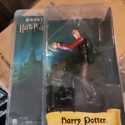 HARRY POTTER SERIES 1 with WAND & BASE