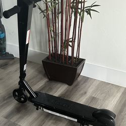 Razor Scooter/ No Charger 
