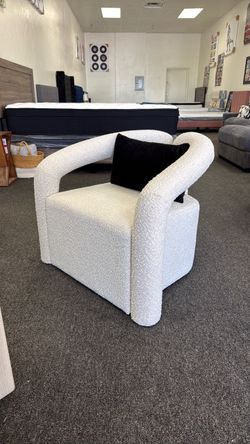 Accent chair