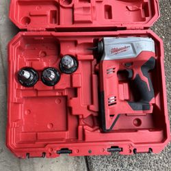 Milwaukee M18 ProPEX Expansion Tool Kit with 1", 1-1/4", and 1-1/2" Heads