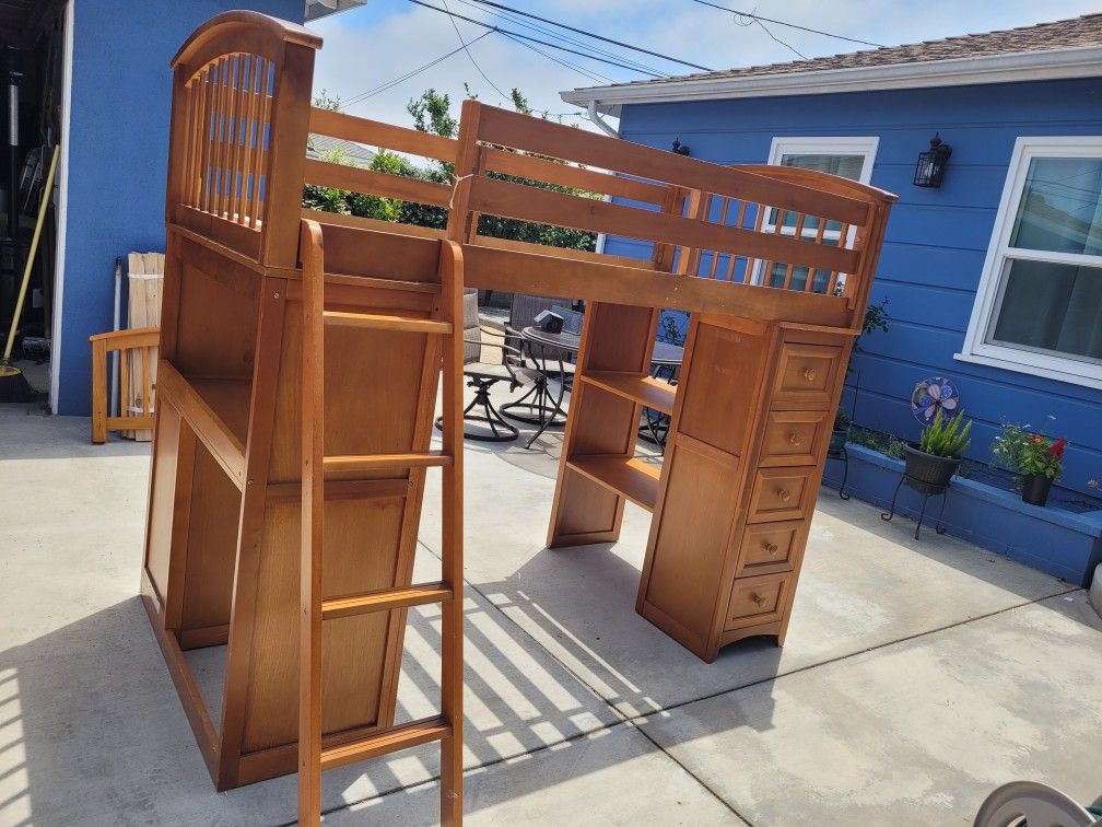 Twin Loft Bed in Pecan Pre-owned
