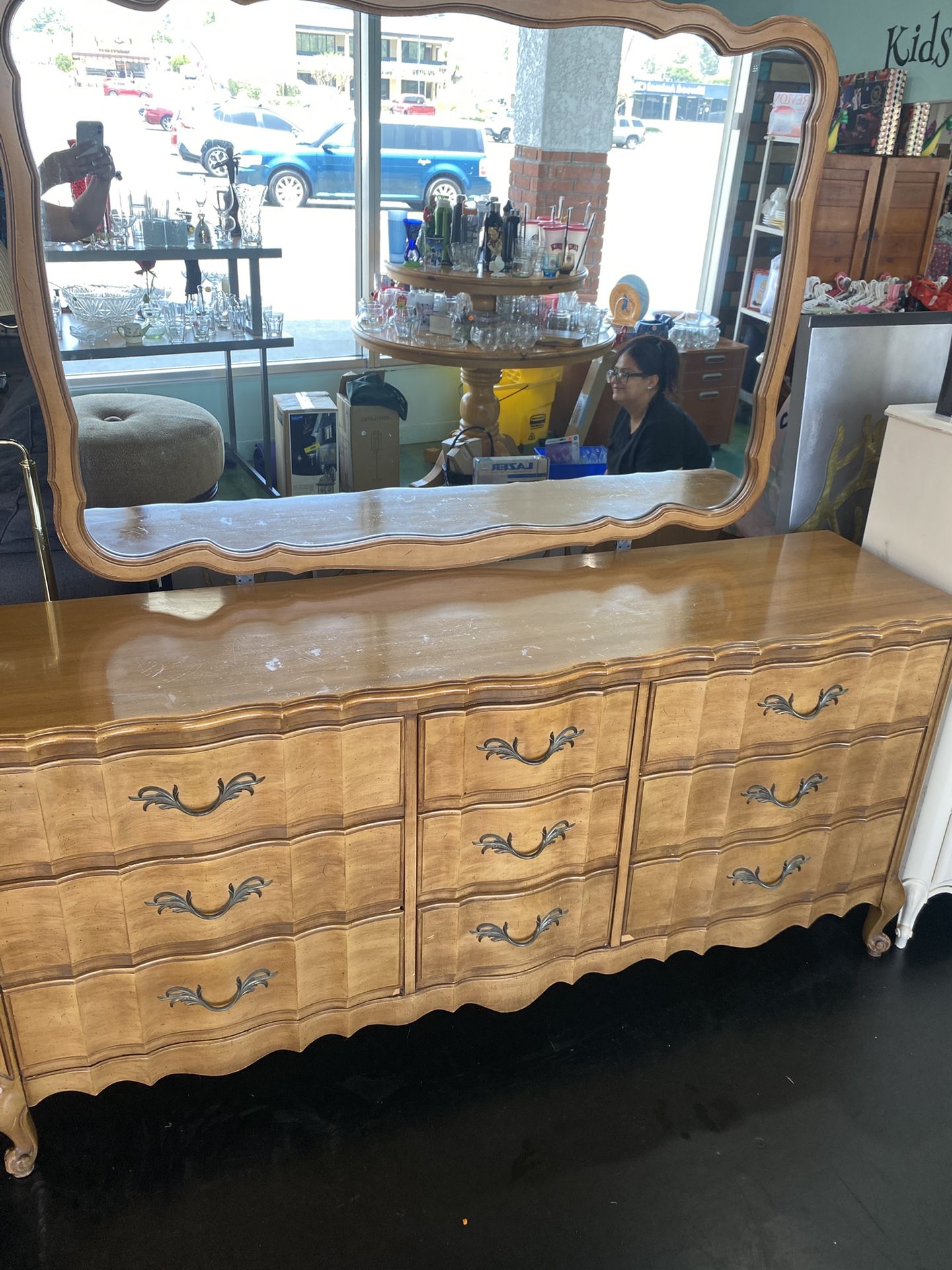 Dresser With 9 Drawers And Mirror