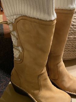 UGG SKYLAIR Womens Size 8 Used 2x Great Condition