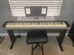 YAMAHA DGX-520
