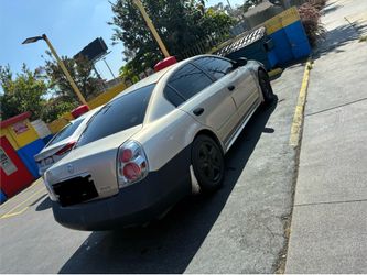 2005 Nissan Altima .
