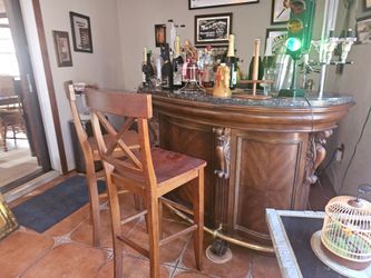 Bar and 2 stools