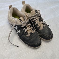 Under Armour Size 5Y Softball Cleats