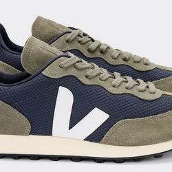 VEJA Rio Branco Sneakers – Size 8 – Great Condition – $40