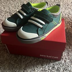 Stevie II - Forest Green 9 - See Kai Ru