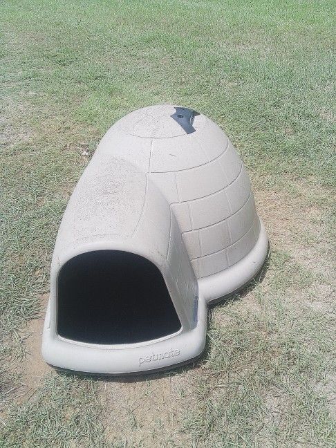 XL Petmate Insulated Dog House