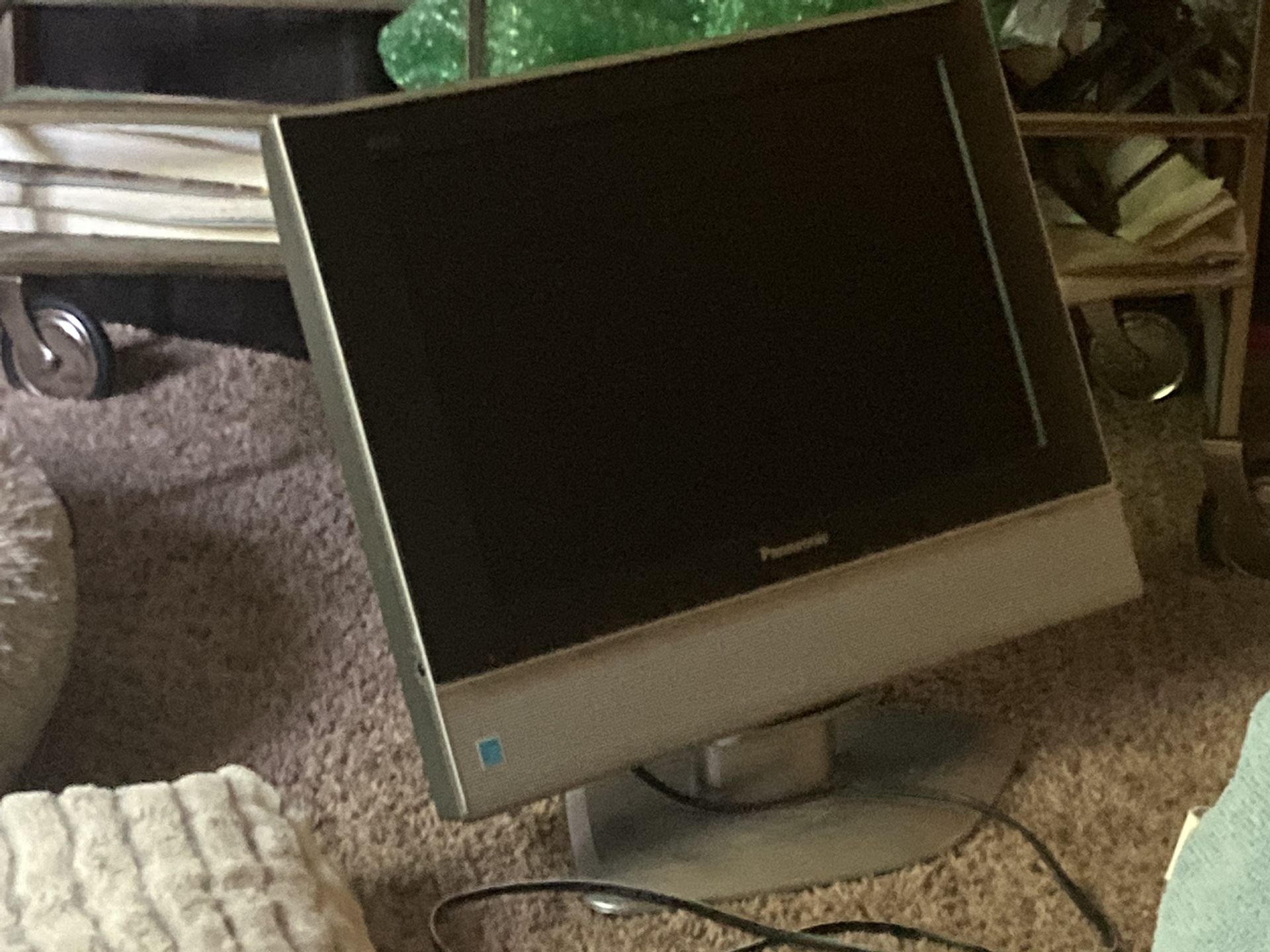 18 inch TV $65 including remote. Must go this week