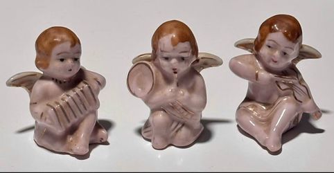 Vintage pink angels trio – mid-century decor – petite and delicate Vintage pink angels trio – mid-century decor – petite and delicate