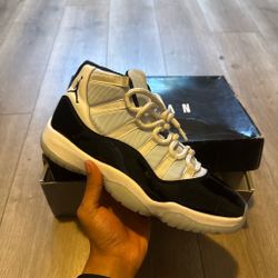 Retro Jordan 11’s concords size 10.5