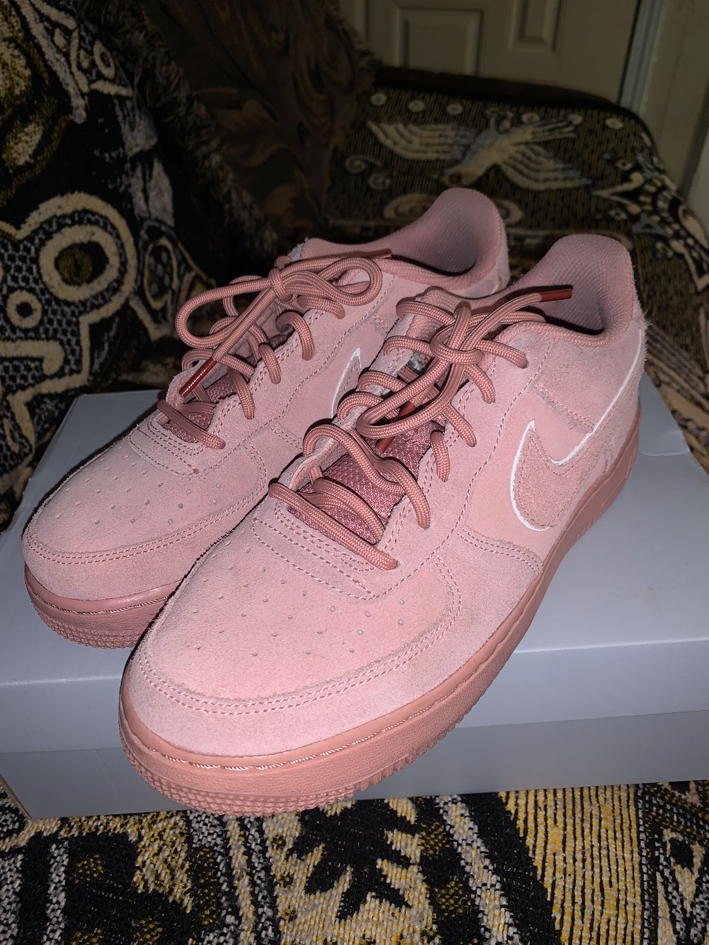 AIR FORCE LV8 SUEDE RED STARDUST