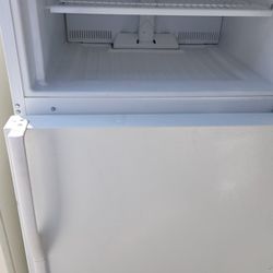 Kenmore Fridge Apt Size 30 By 67 High Works Exelent 