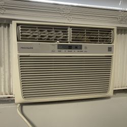 Frigidaire wall AC 120v 10k BTU