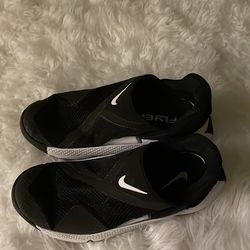 Nike Go Fly Ease Slipon Black / White