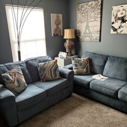 A Sofa And Love Seat With 4 Pillows 