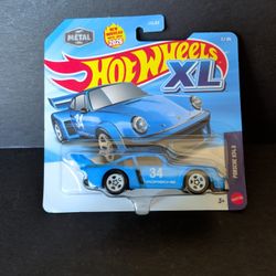 Hot Wheels 1:43 XL Porsche 934.5