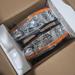 Nilight Headlight Assembly for 2003 2004 2005 2006 Chevy Silverado Avalanche 1HD 2HD 3500 Chevrolet Pickup Replacement Headlamp Housin