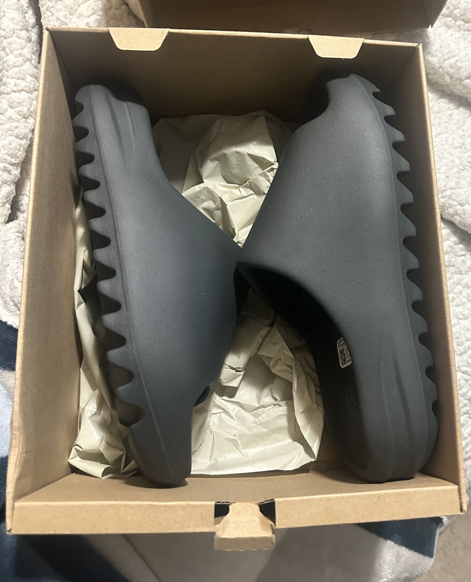 Size 6 Yeezy slides For Sale