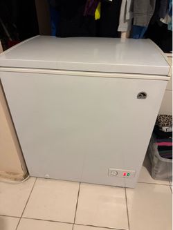 Igloo 5.1 Cu Ft Chest Freezer, Works Great