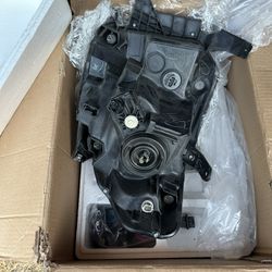 2014 -2021 Toyota Tundra Headlights