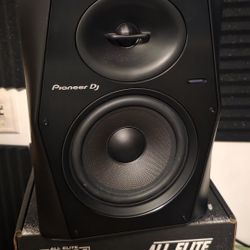 Pioneer VM-70 Studio Monitors 