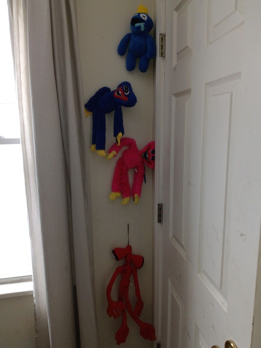 Plushies , Siren Head, Blue Or Huggy Wuggy Characters