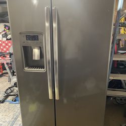 GE side-by-side Refrigerator 