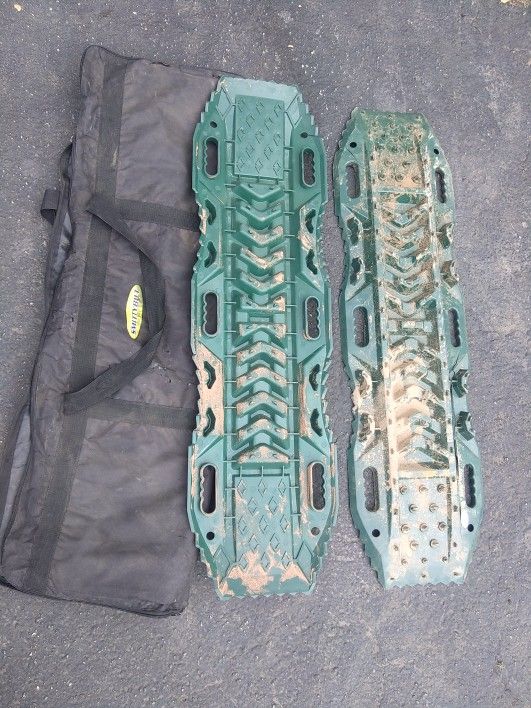 Smittybilt Traction Boards For Vehicle Recovery