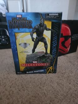 Black panther marvel statue