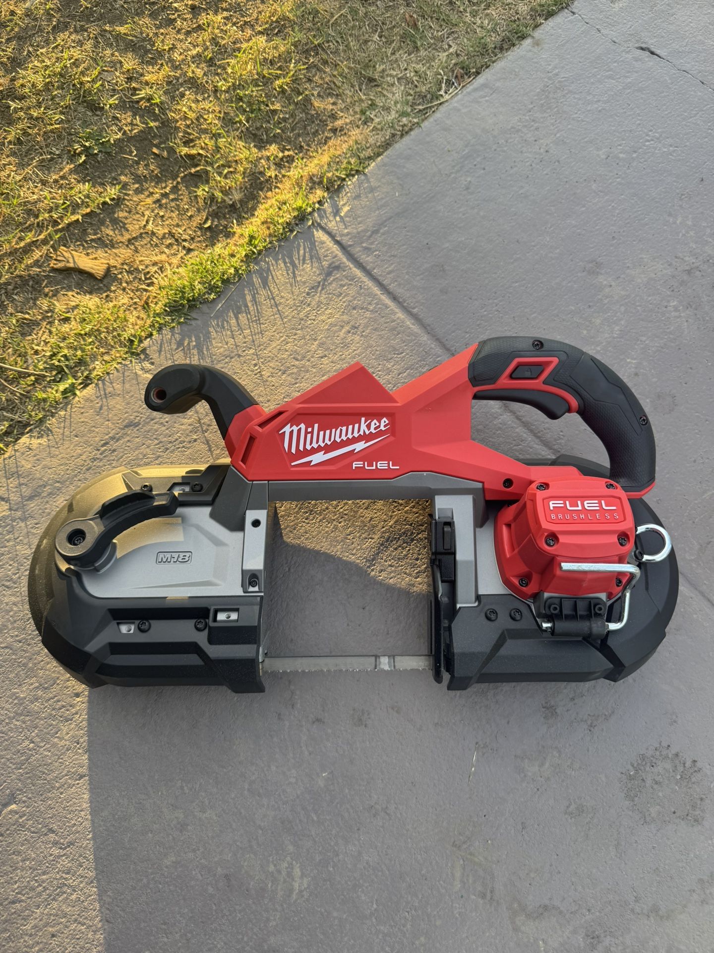 Milwaukee M18 FUEL 18V Lithium-Ion Brushless Cordless Deep Cut Band Saw (Tool-Only)