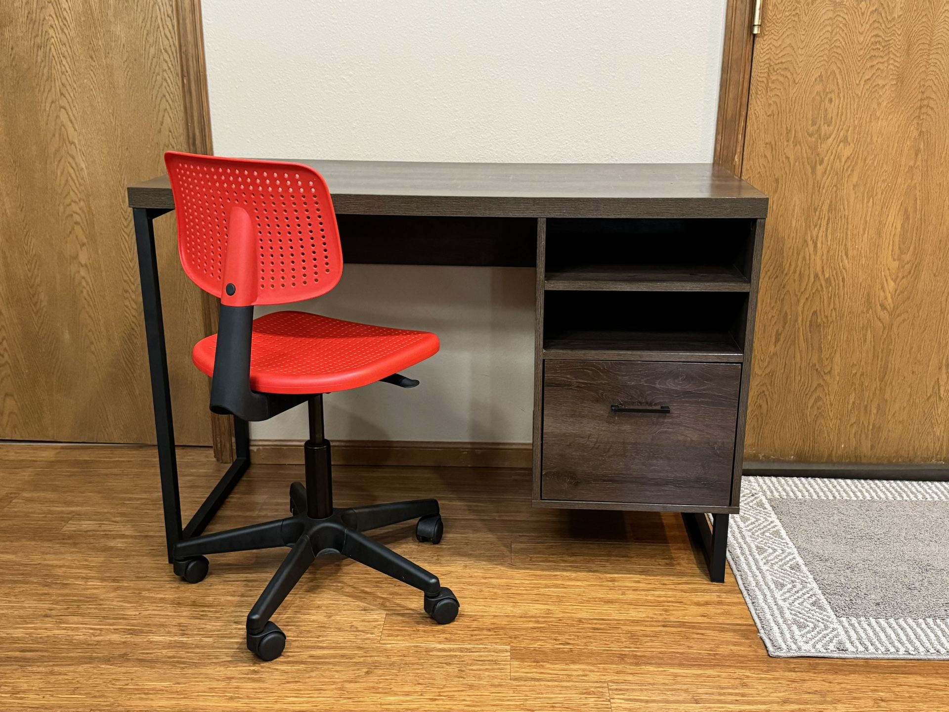 Desk and Chair Set 