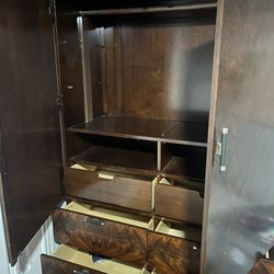 Closet With Drawers 