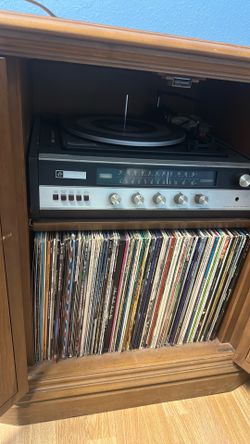 Old record player and some vinyls