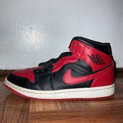 OFFERS  Jordan 1 Mid Breds Size 7