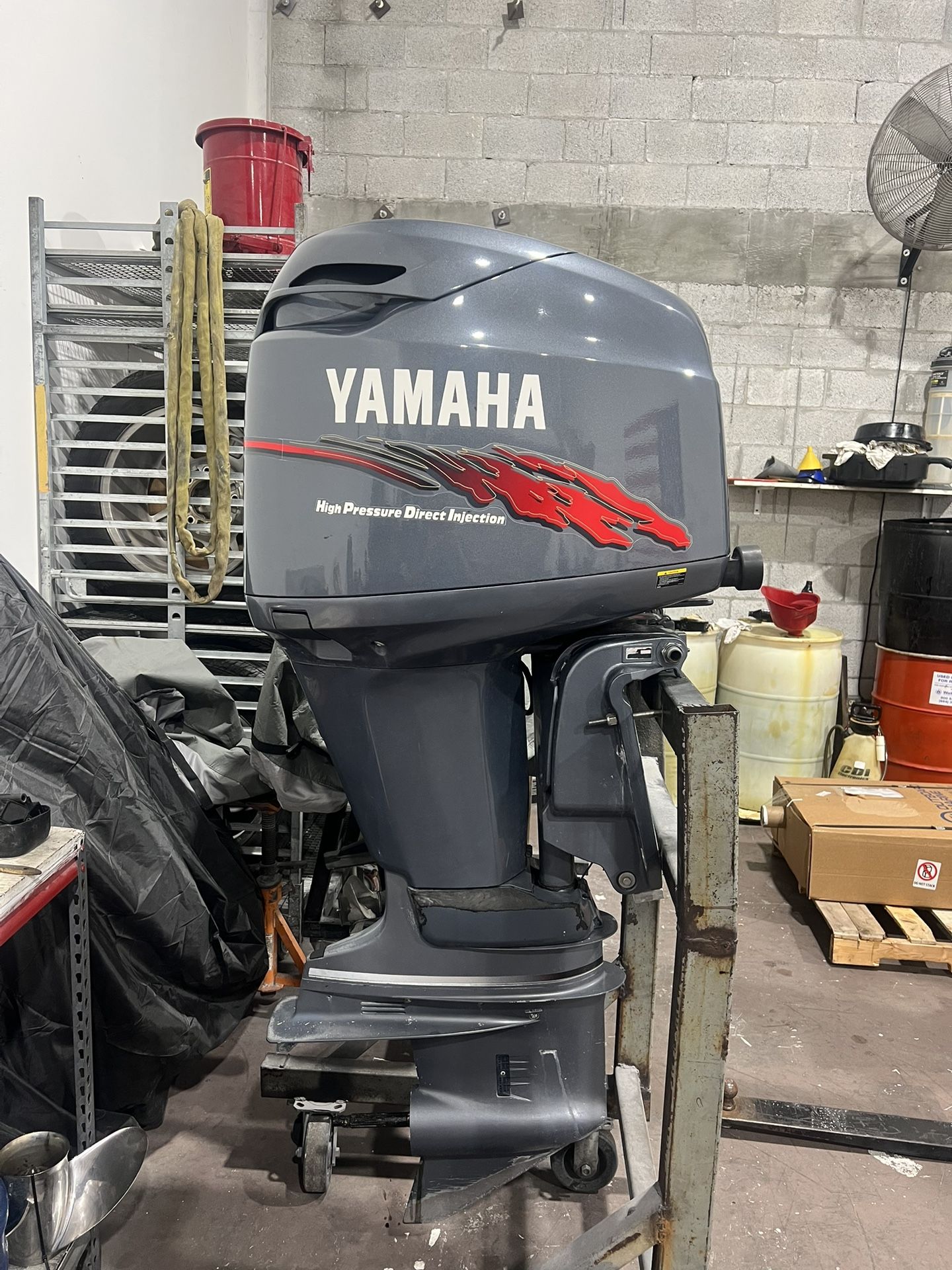 2001 Yamaha HPDI 200HP 25” One Owner Clean
