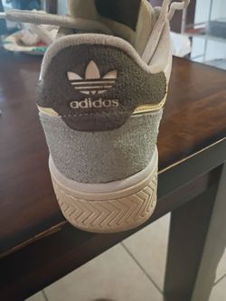 Adidas for woman 8.5 zise