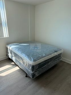 Queen mattress pillow top set with box spring (2pc - new)