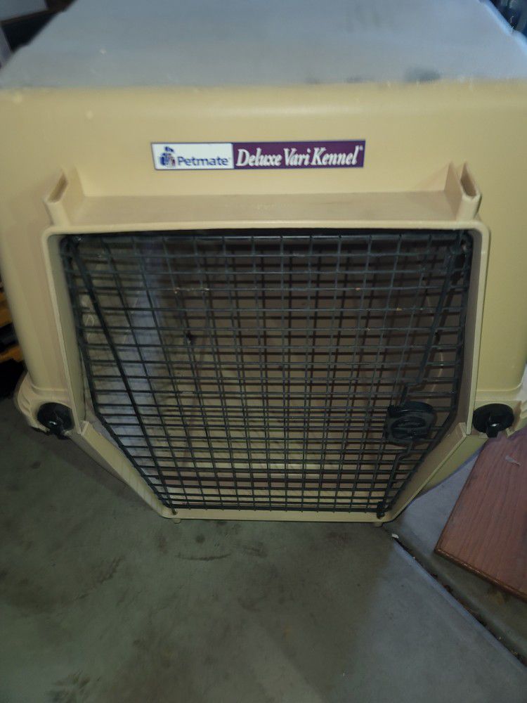 Deluxe Dog Kennel