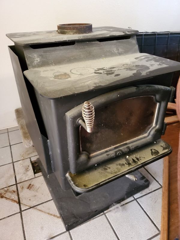PENDING PICKUP Lopi 440 T wood burning stove for Sale in Puyallup, WA