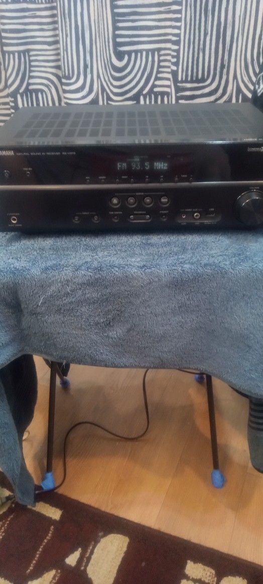 Yamaha RX-V373 5.1 Channel AV Home Theater Receiver With Remote Control For Sale.