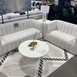 Sofa Loveseat! $1,999! Easy Financing! 🔥🩷🛋️