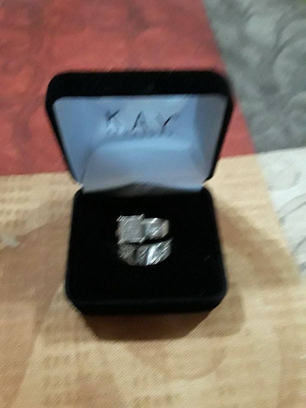 Bendo anillo de matrimonio esta nuevo es de Kay jewelers con