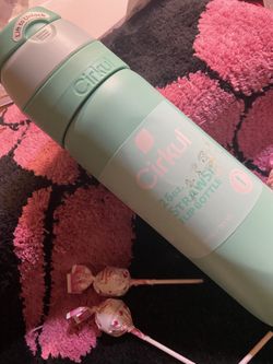 Brand New Original Cirkul. 26 Oz scrub sip, flip top bottle in the color  spearmint green