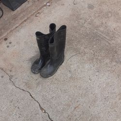 Size 6 Rubber Boots $5