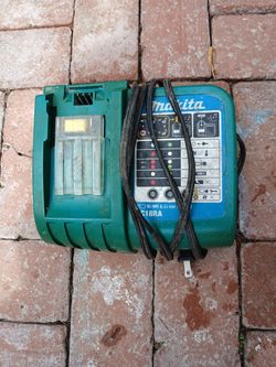 Cargador Makita 18v En Buenas Condiciones
