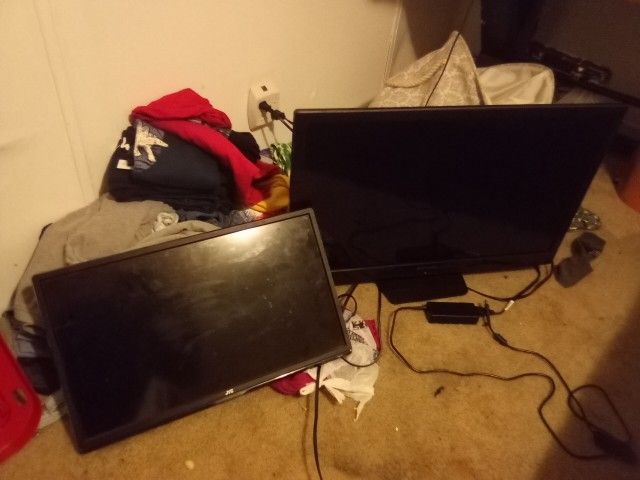 2 Flat Screen Tv